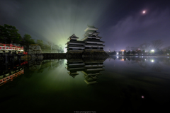 霧朝の月