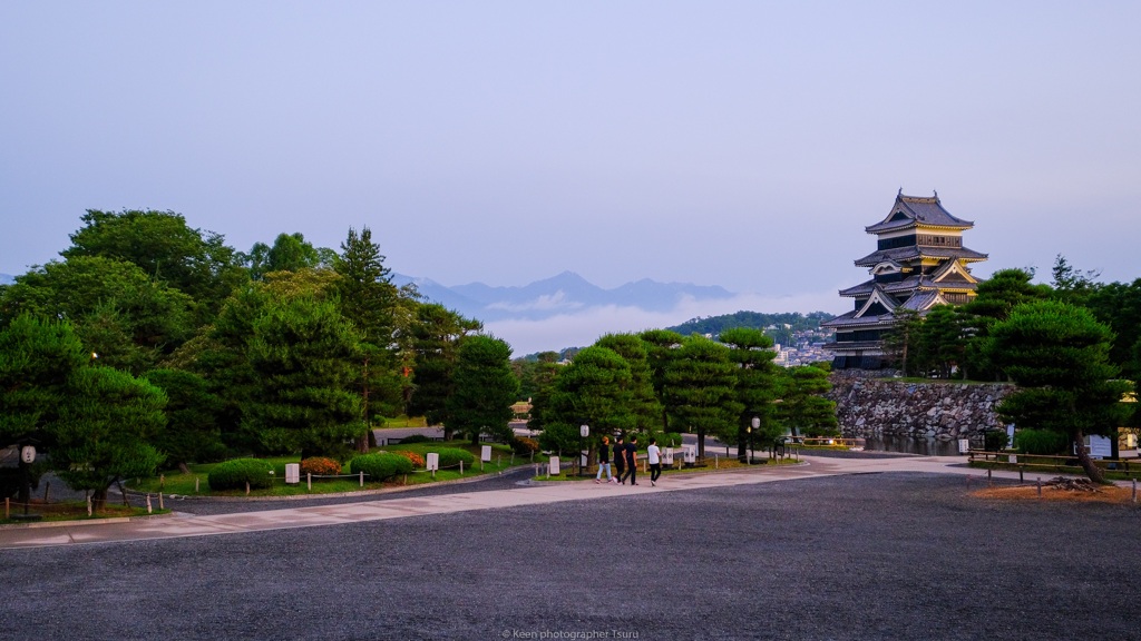 朝の城