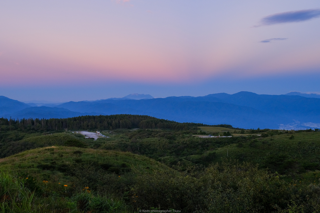御嶽山と地球影