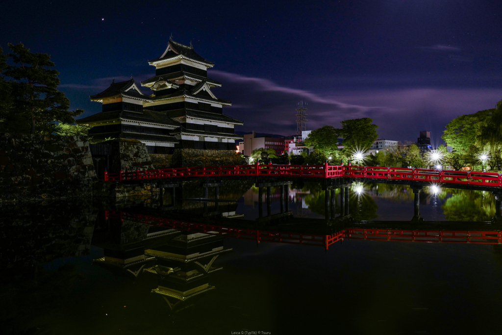 早朝の城