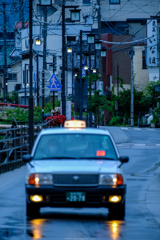 雨の街