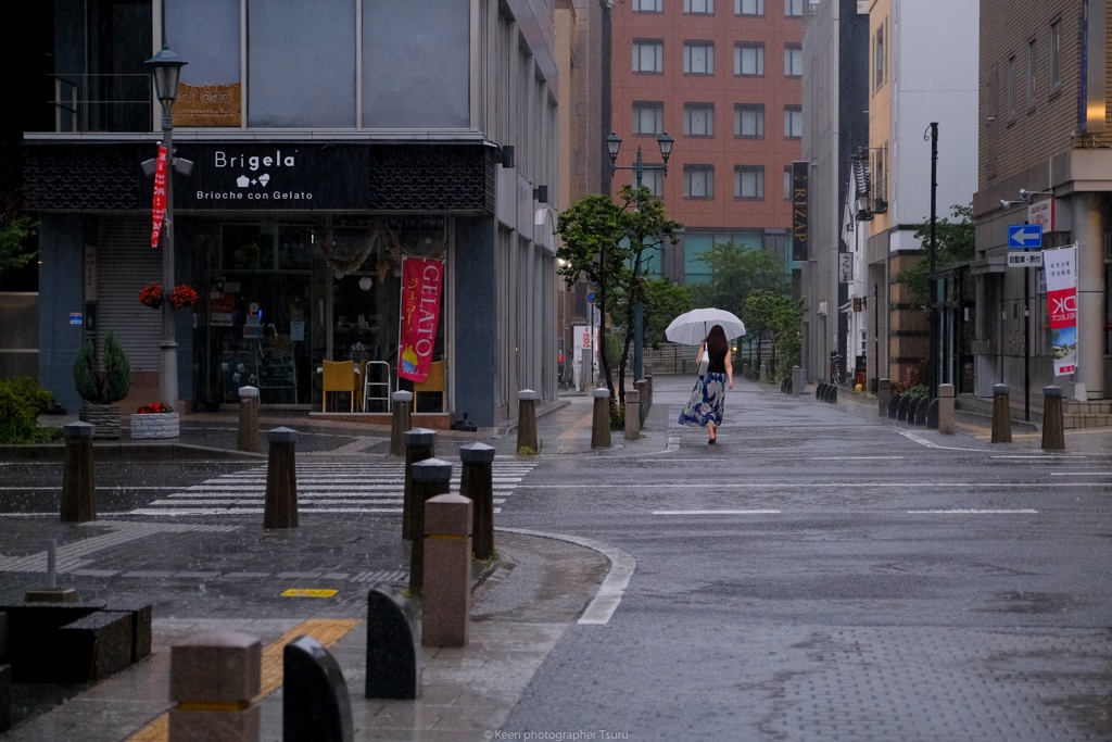 雨の街