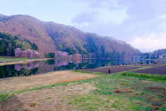 賑わう湖畔