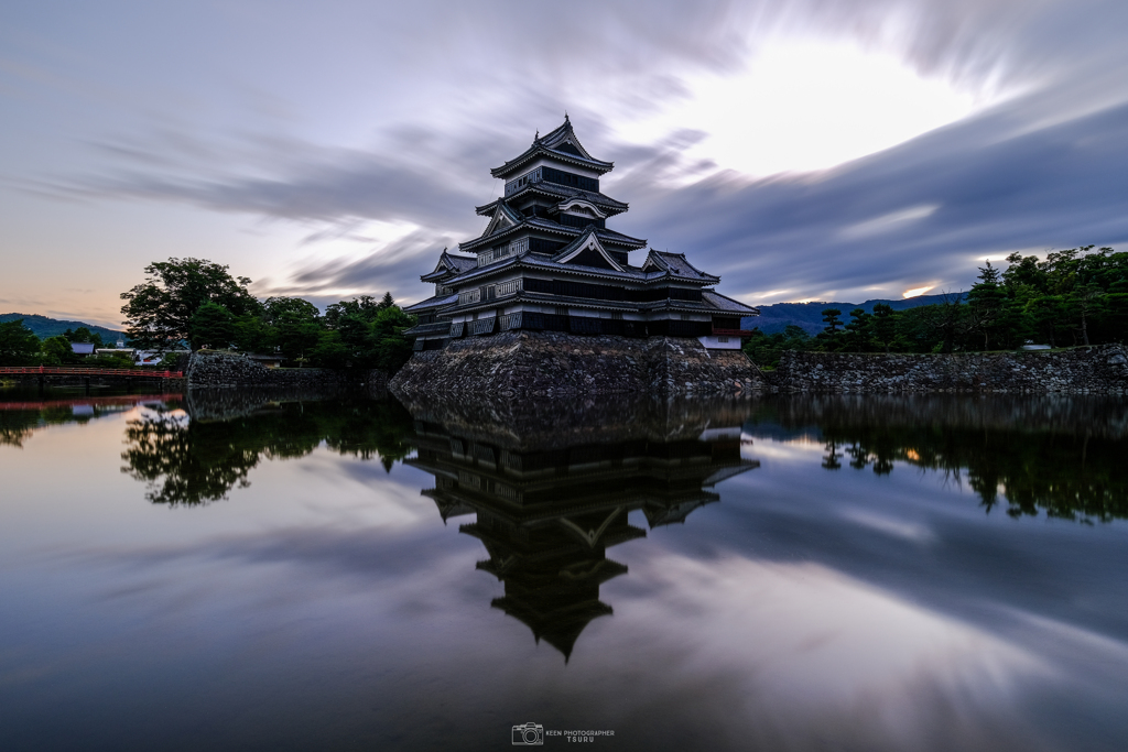 朝の城