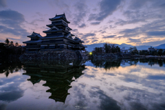朝の城