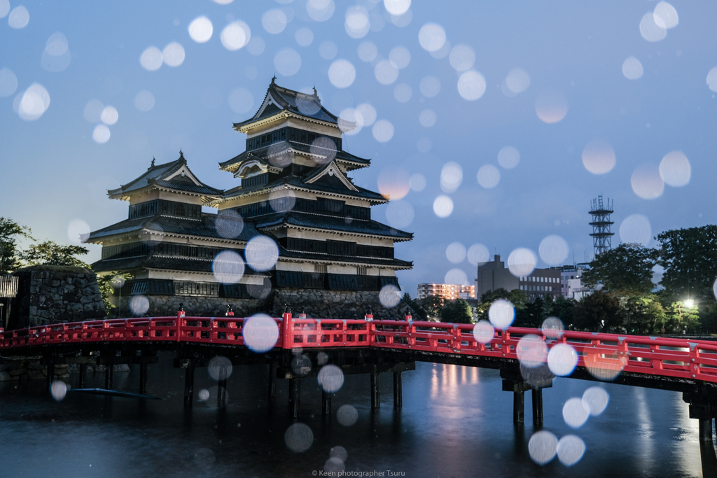 光雨を纏う