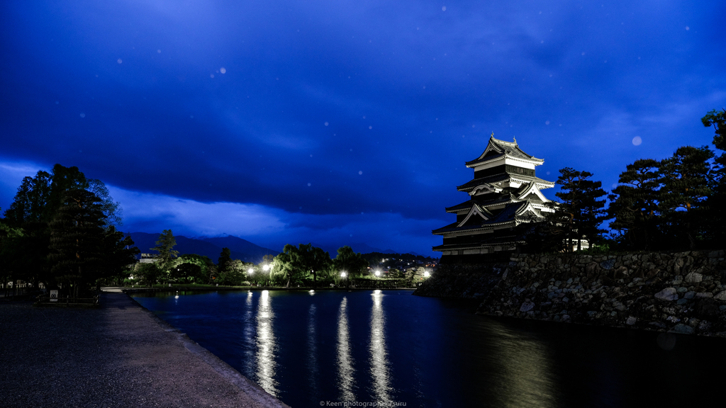 厚い雲の朝