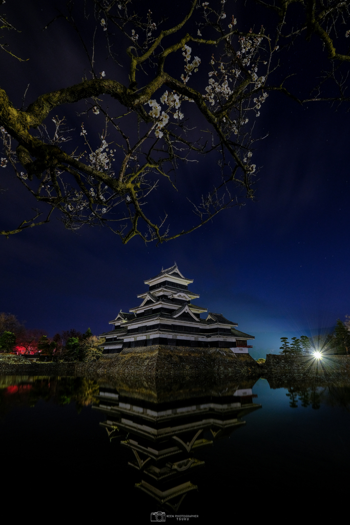 梅と城
