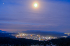 二十日余の月と諏訪夜景