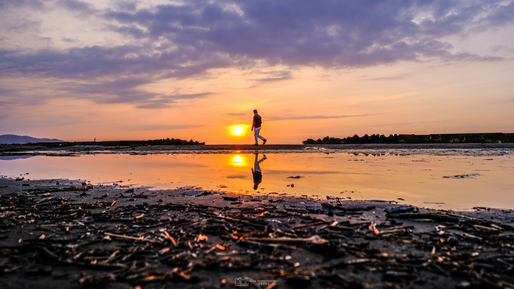 夕刻の海辺