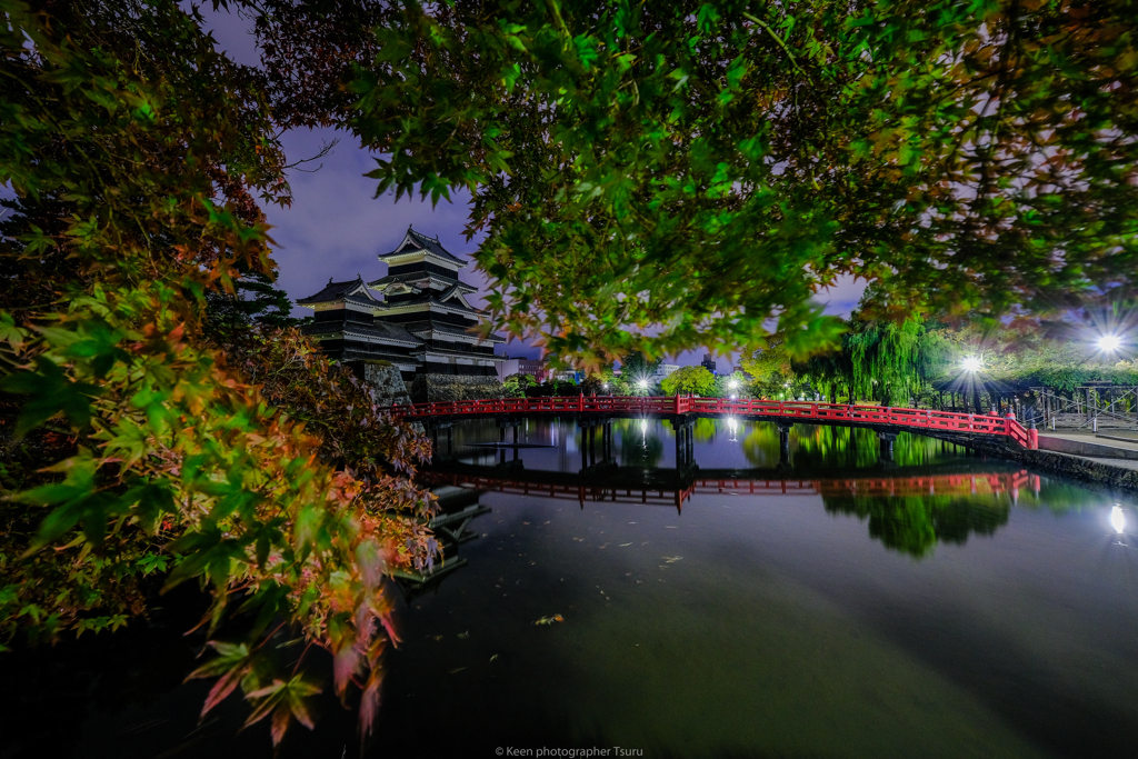 秋の城