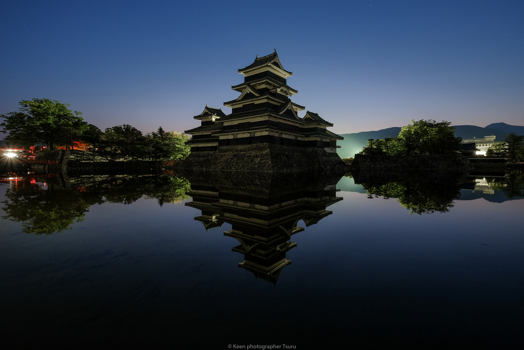 朝の城
