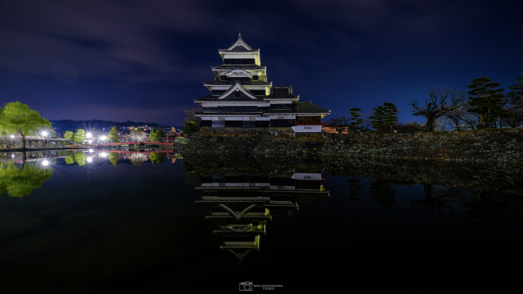 早朝の城・春
