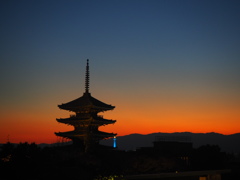 夕暮れの法観寺