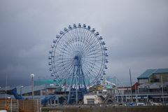 鉛色の空と空色の観覧車_035