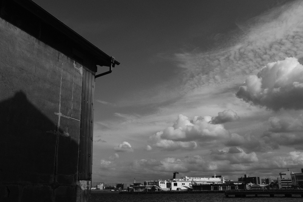 Flowing clouds.