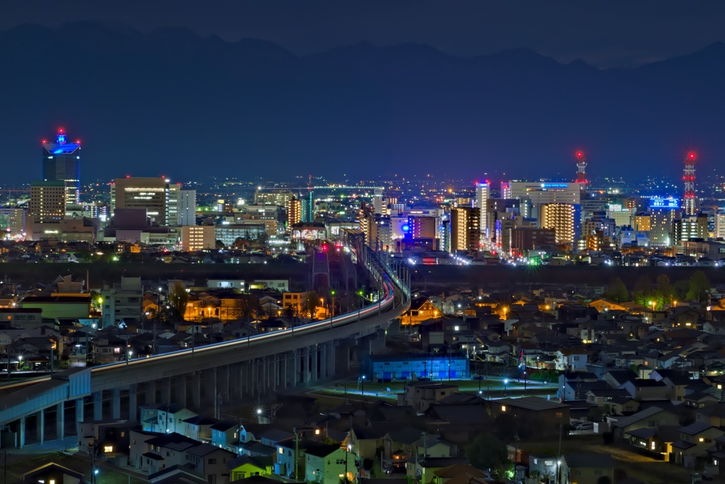 富山でも割と都会っぽい夜景
