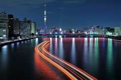 屋形船の光跡