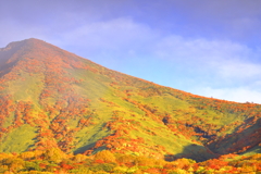 朝日に染まる山容