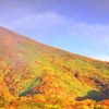 朝日に染まる山容
