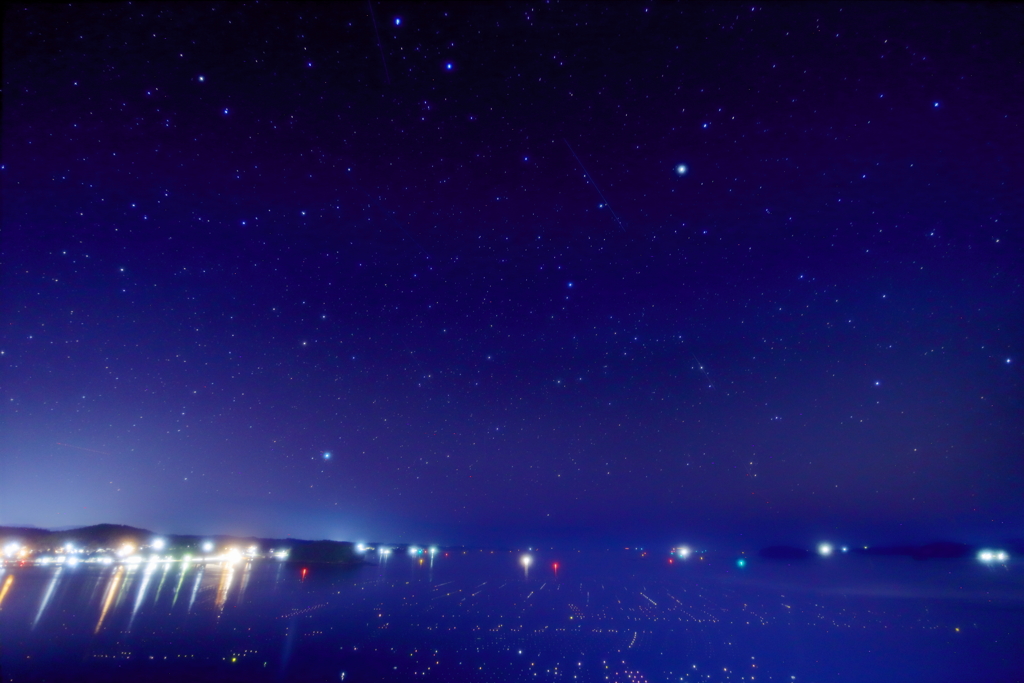 カキ筏と星空