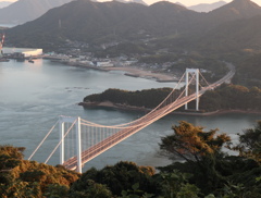 朝日を浴びる大島大橋