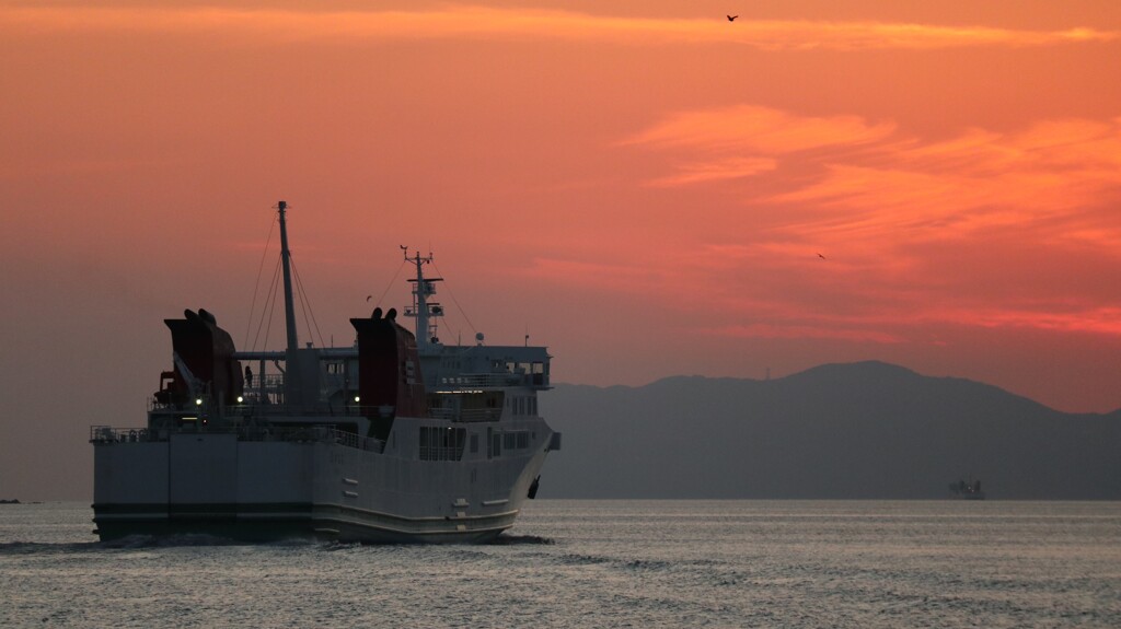 夕刻の出港