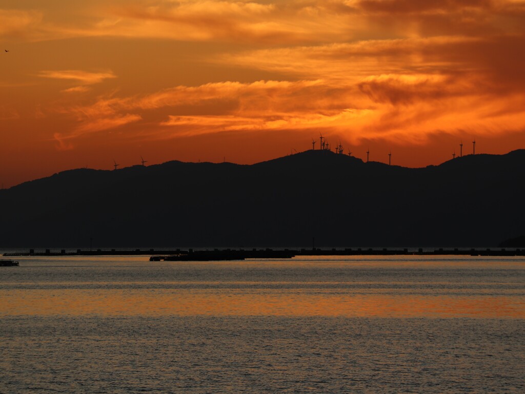 風車と夕日