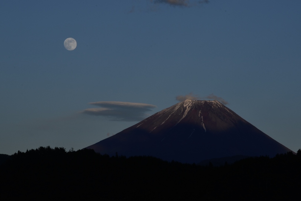月と富士山