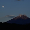 月と富士山