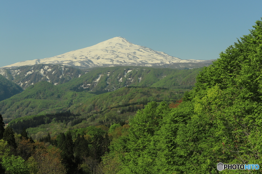 新緑の鳥海山