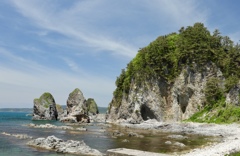 波に削られ絶景に