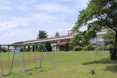 ブランコを揺らすのは風