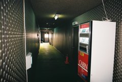明るい廊下。