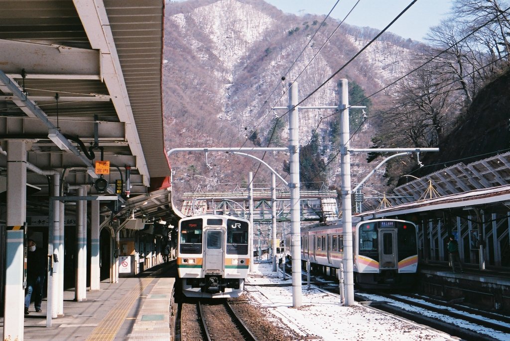 雪と電車。