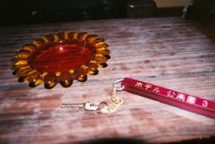 灰皿と鍵。