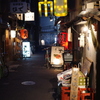 夜の大阪の路地