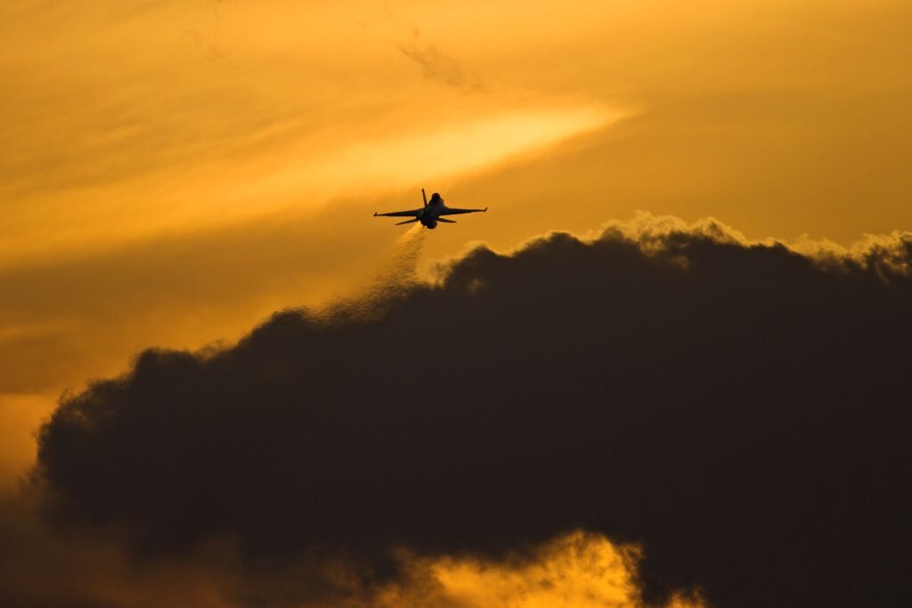 Ｆ２　夕焼けの空へ