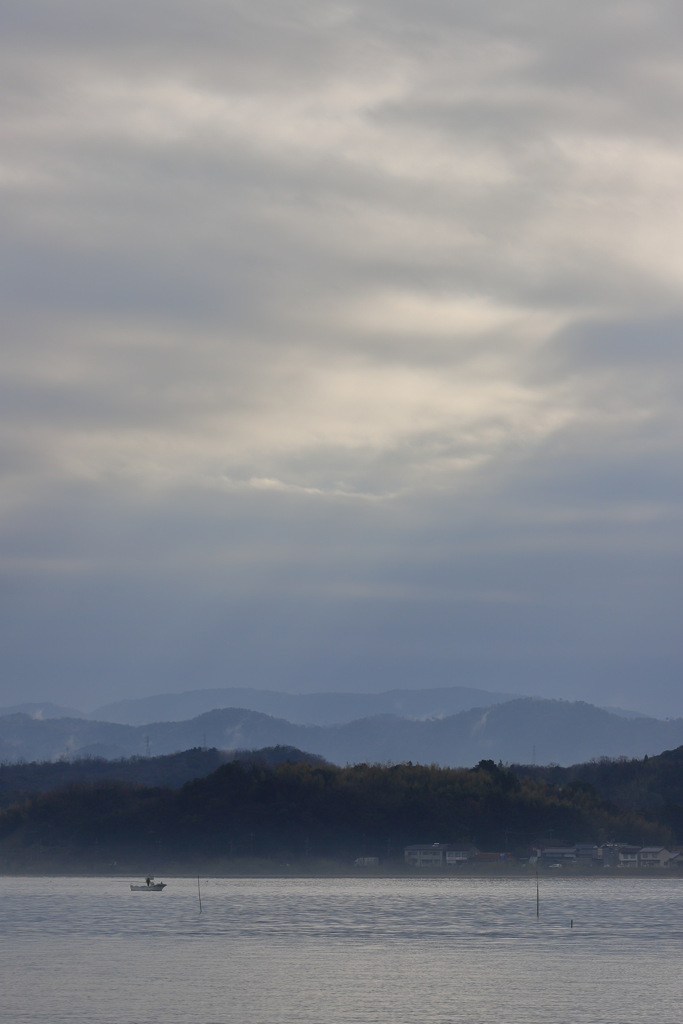 朝霧に霞む