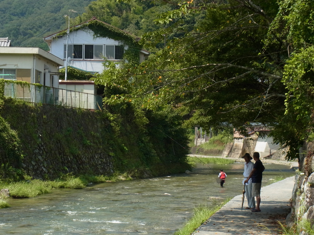 川のほとりで