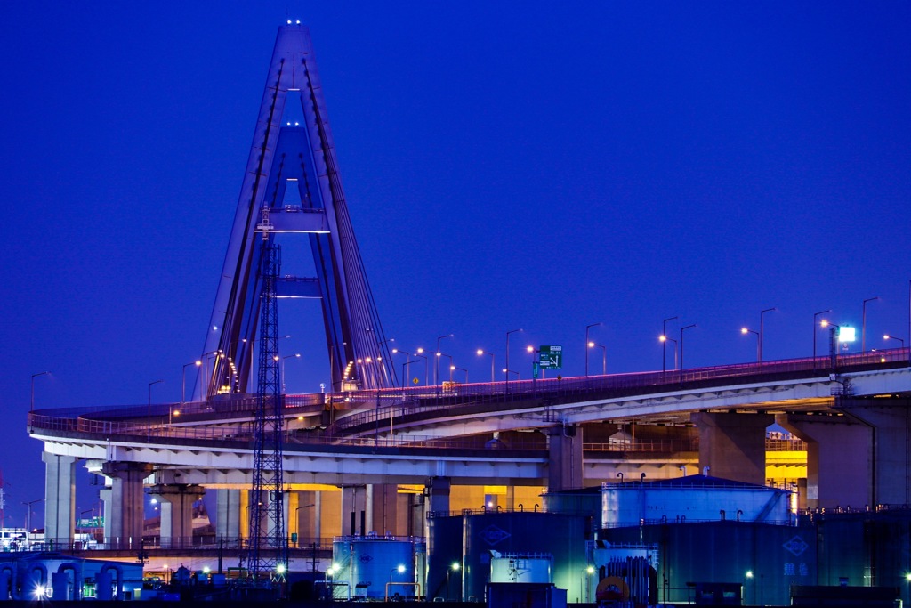 名港トリトン（東大橋）