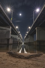 琵琶湖大橋に満月を添えて。