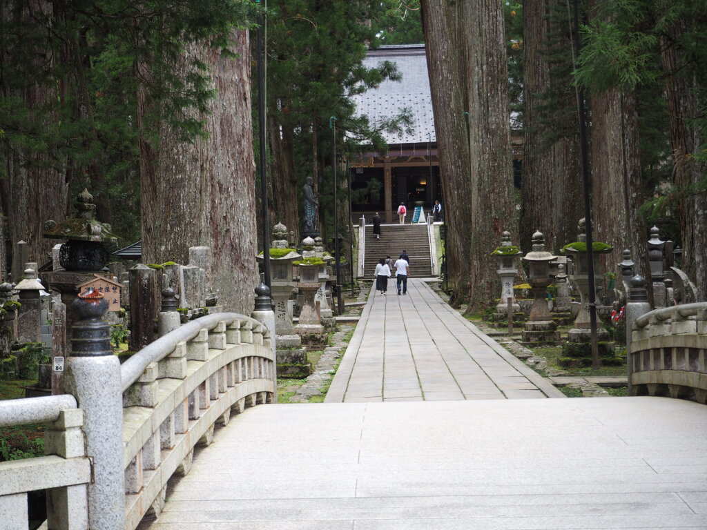 奥の院