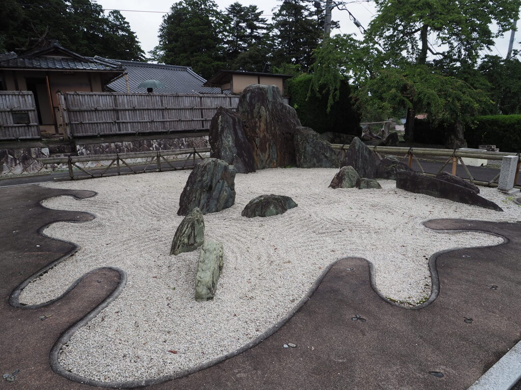 三玲