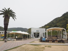 休館