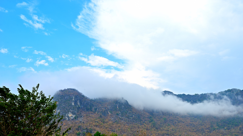 雲龍の山越え