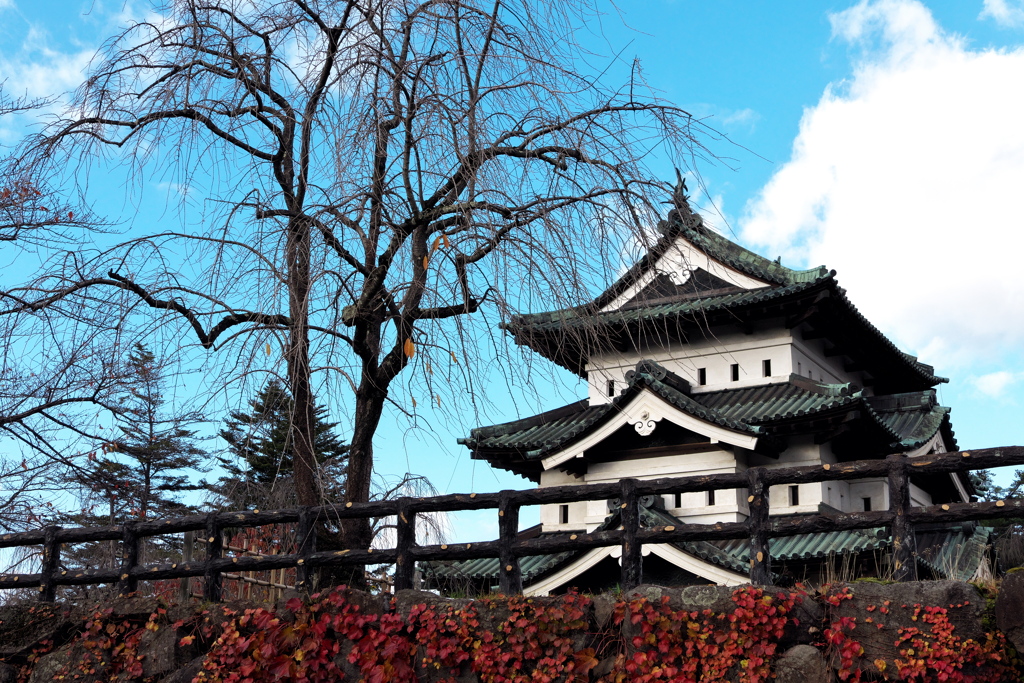 秋の弘前城