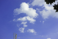 何の変哲もない雲と空