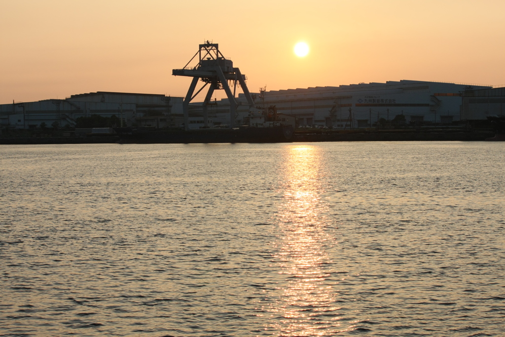 製鉄所　夕暮れのアンローダー