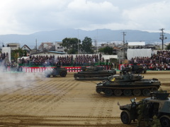 74式戦車　空砲撃って‼️